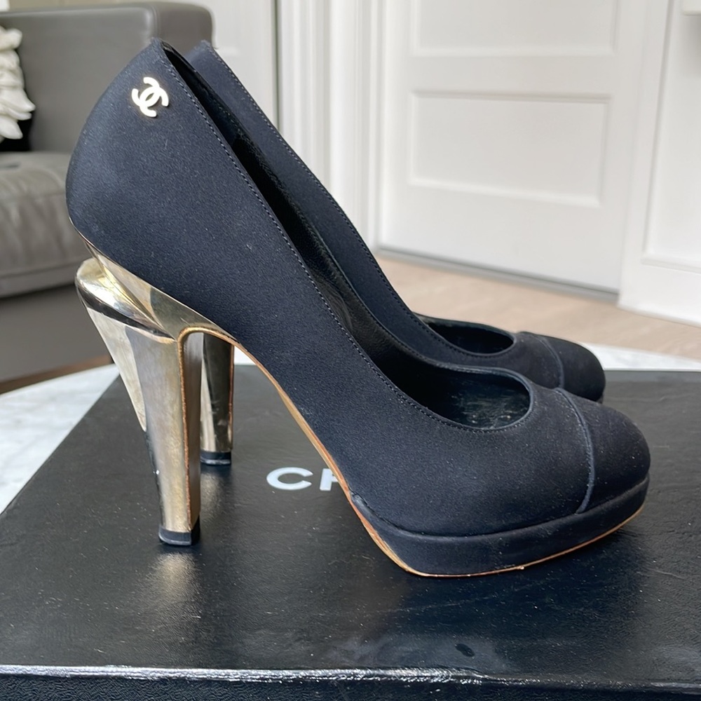 Chanel Pumps - Picture 9 of 17
